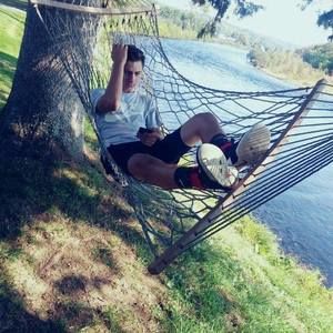 Meet your Posher, Zachary